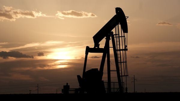    Нефть  Brent упорно борется за отметку $66