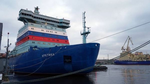 На Балтийском заводе заявили об успехе первого этапа ходовых испытаний ледокола "Арктика"