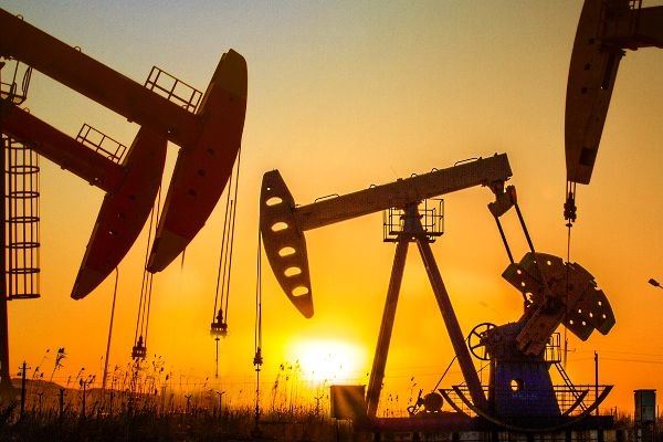    Курс нефти стабилен вблизи отметки 64 доллара