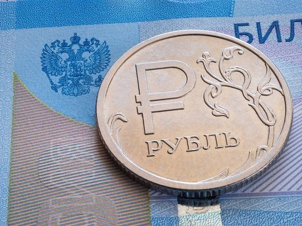    Рубль укрепился против основных конкурентов доллара и евро