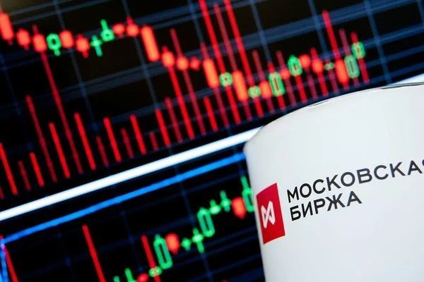    Российские фондовые индексы показывают противоречивую динамику